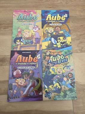 Aube du Monde des Rêves Comic Book Set - Colorful Illustrated Covers